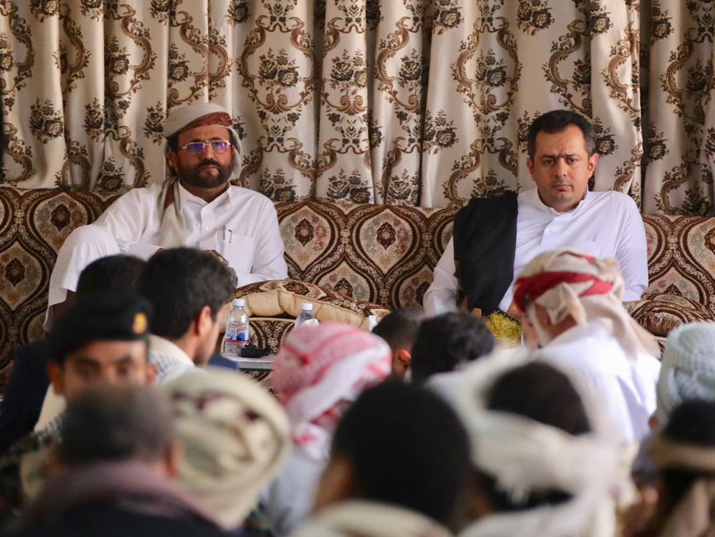 لفاء رئيس الوزراء بعدد من قيادات الأحزاب والشخصيات الاجتماعية بمأرب