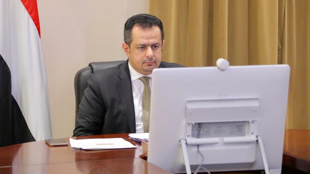 رئيس الوزراء خلال الاجتماع المرئي