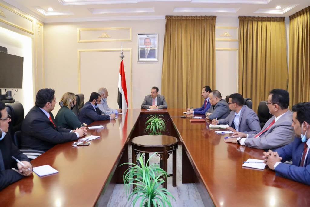رئيس الوزراء مع عدد من المكونات الجنوبية