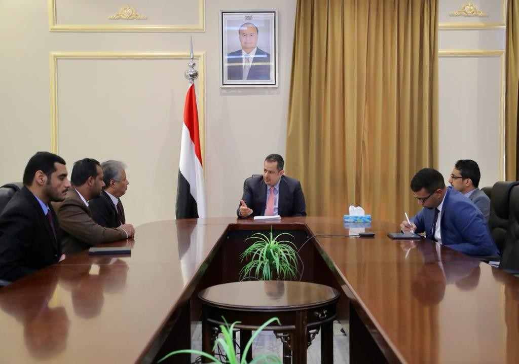رئيس الوزراء خلال لقائه ممثلي مؤتمر حضرموت الجامع