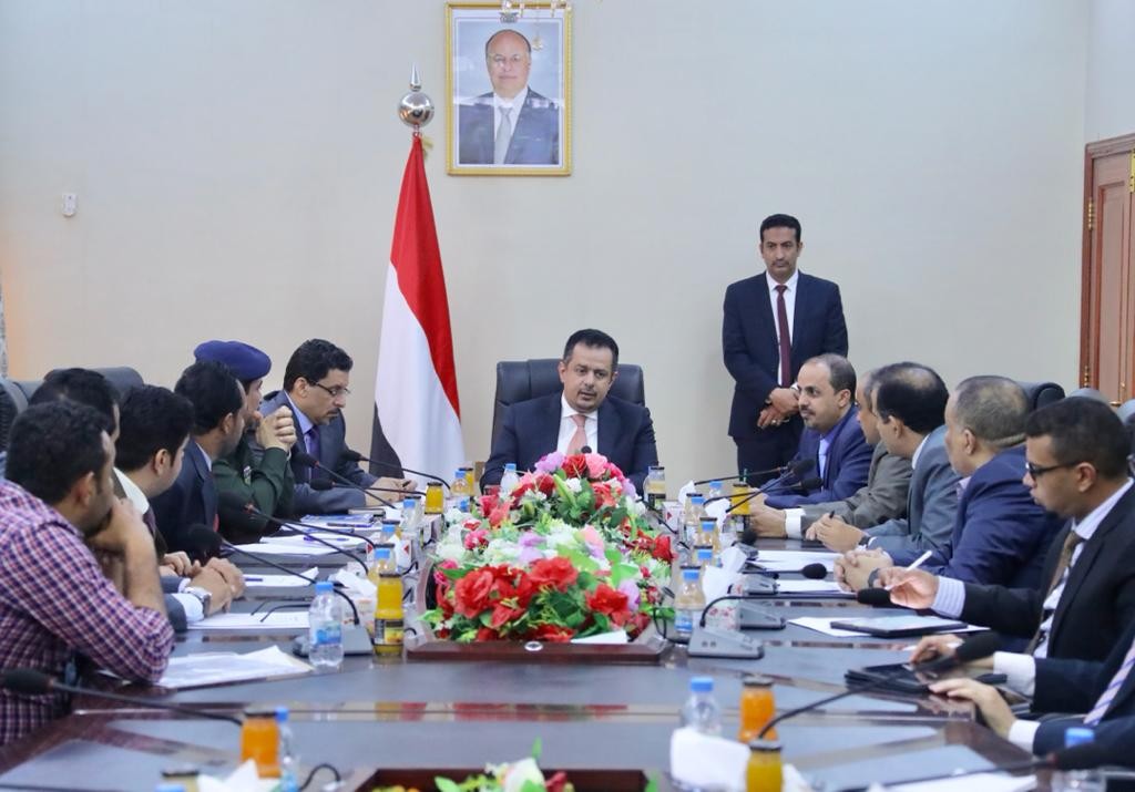 رئيس الوزراء خلال الاجتماع
