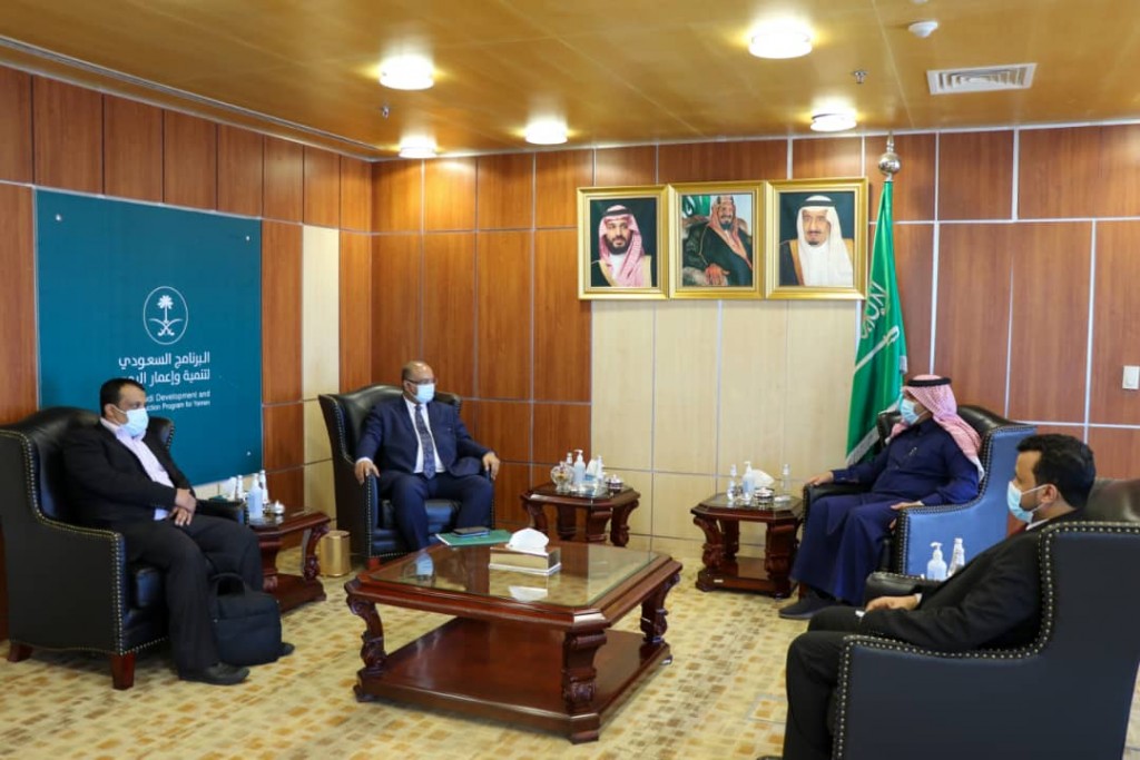وزير التخطيط خلال لقائه السفير السعودي