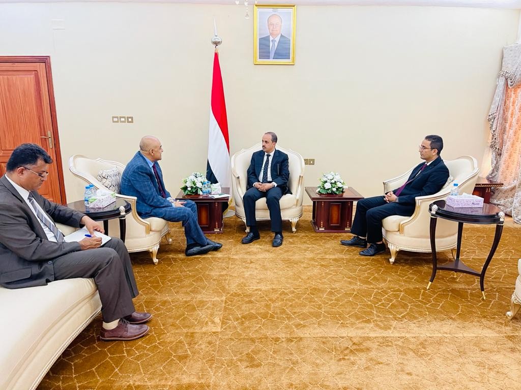 وزير الإعلام خلال اللقاء
