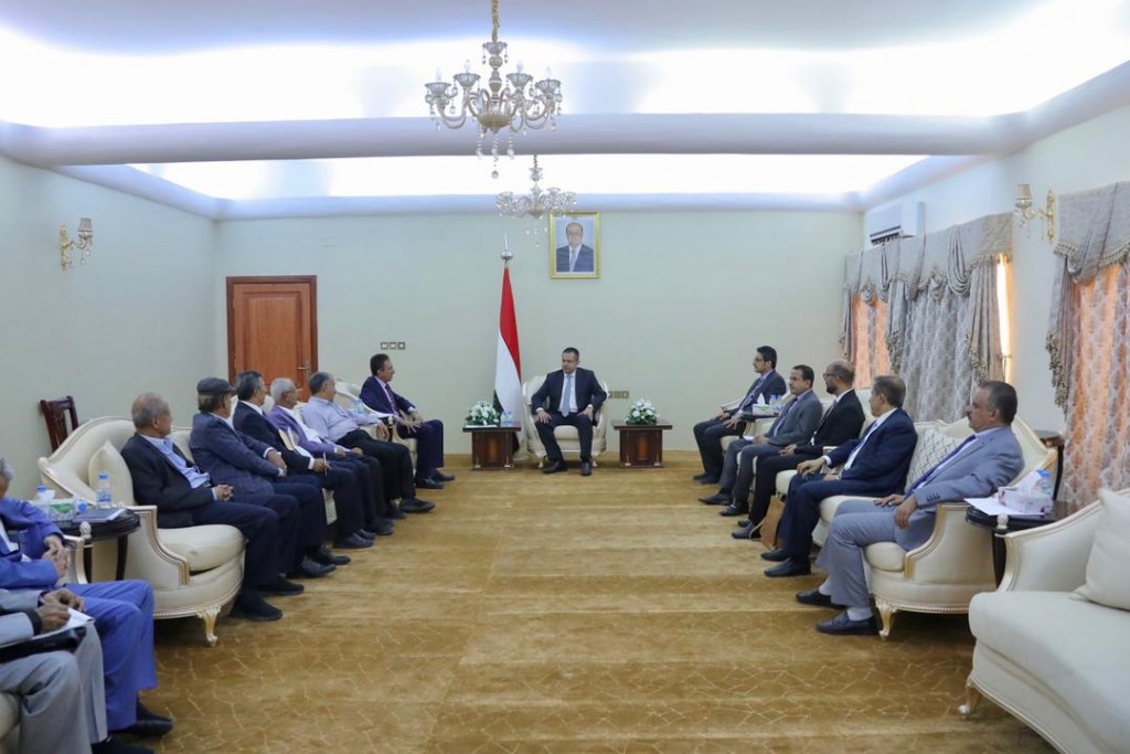رئيس الوزراء وجانب من اللقاء