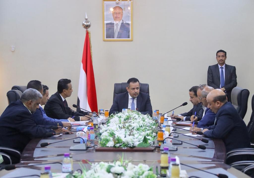 رئيس الوزراء خلال الاجتماع