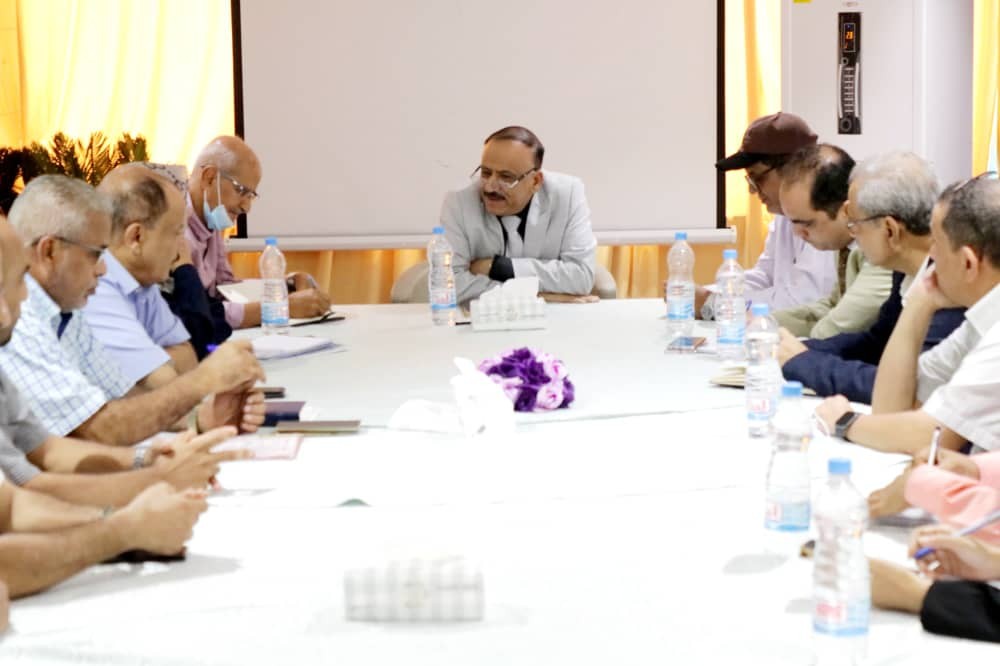 وزير النقل خلال الاجتماع