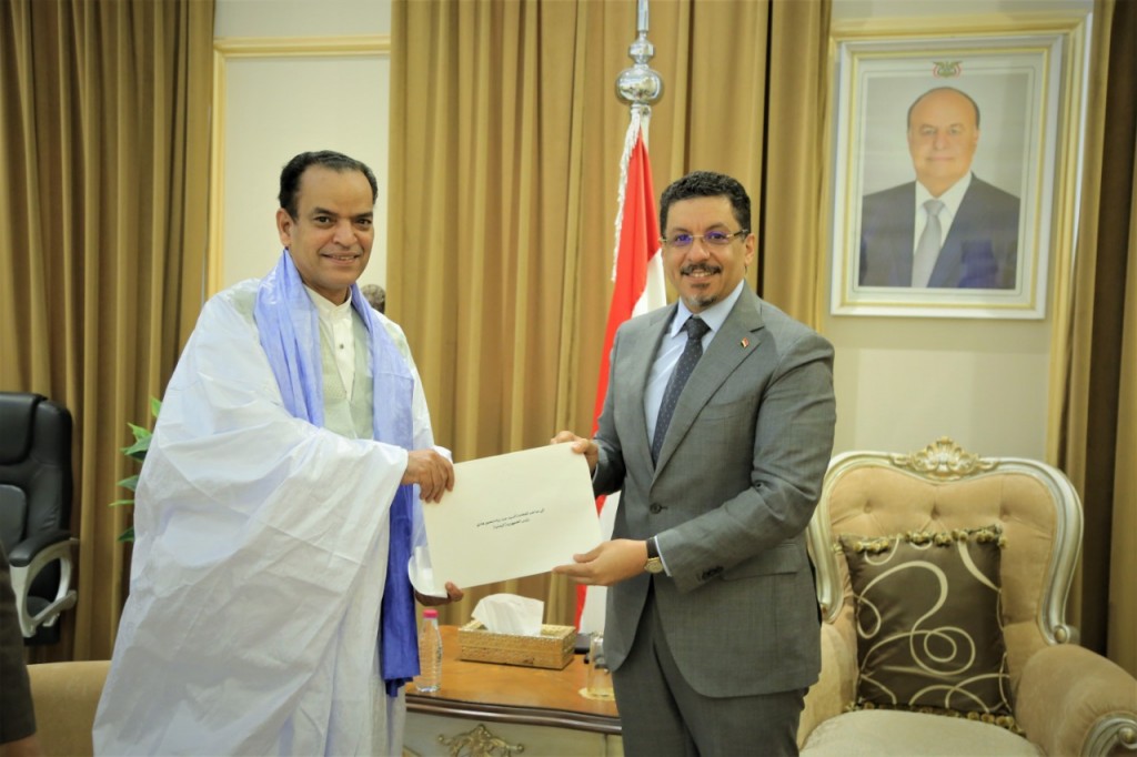 وزير الخارجية مع السفير الموريتاني