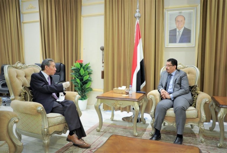 وزير الخارجية مع السفير الصيني