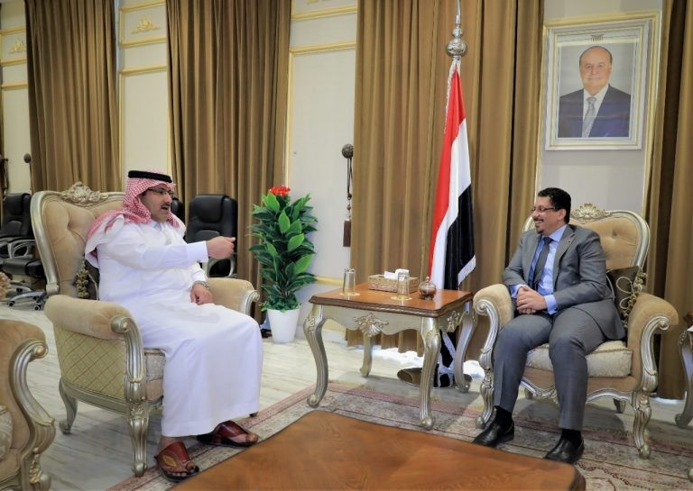وزير الخارجية مع السفير السعودي