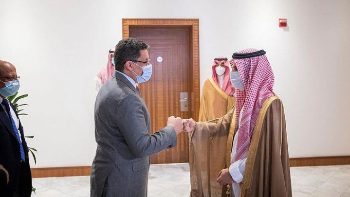وزير الخارجية وشؤون المغتربين د. أحمد بن مبارك خلال لقائه نظيره السعودي الأمير فيصل بن فرحان