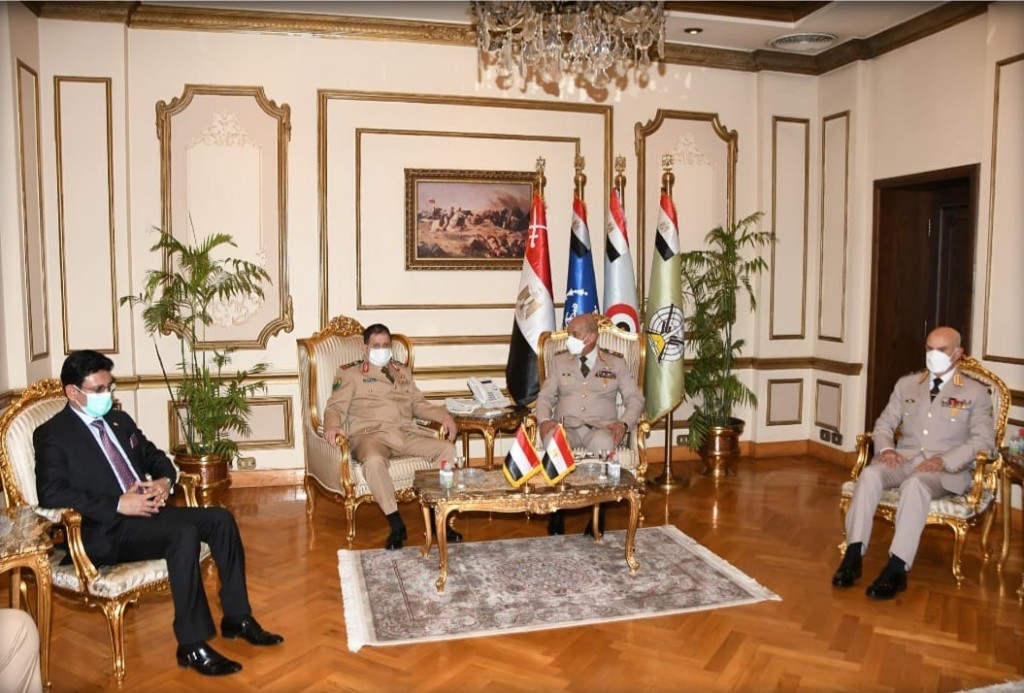 وزير الدفاع مع نظيره المصري