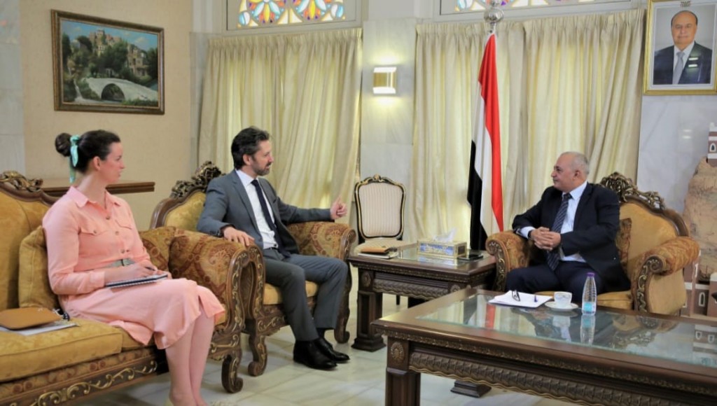 وزير المياه والبيئة خلال اللقاء