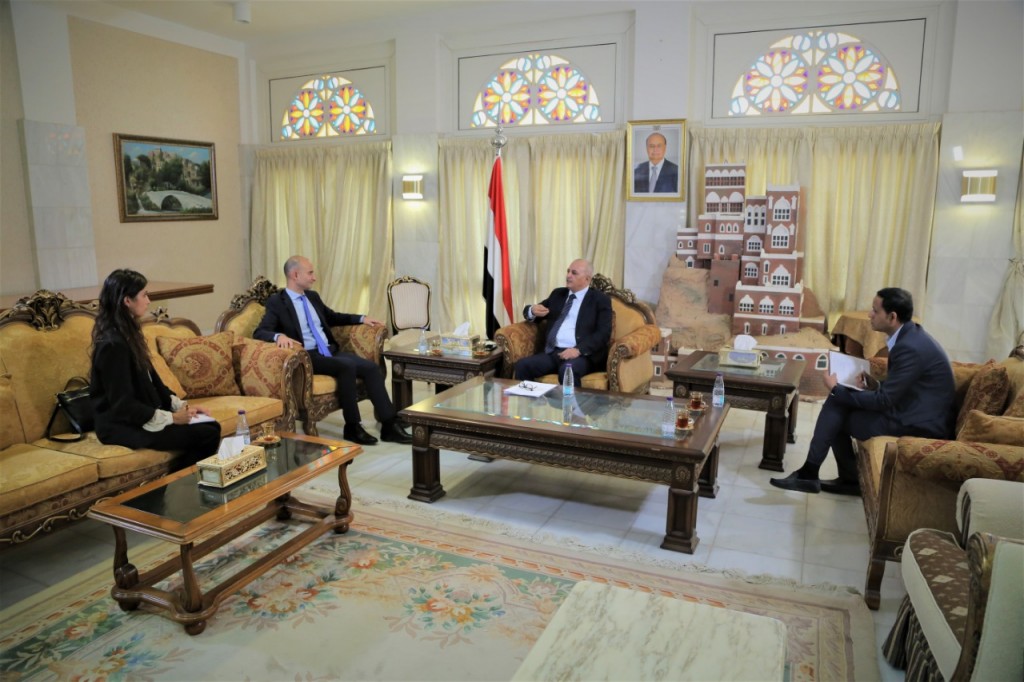 وزير المياه والبيئة خلال اللقاء