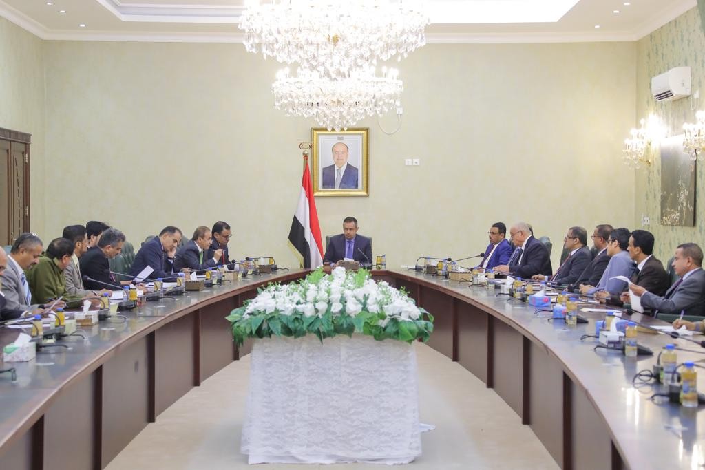 رئيس مجلس الوزراء خلال الاجتماع