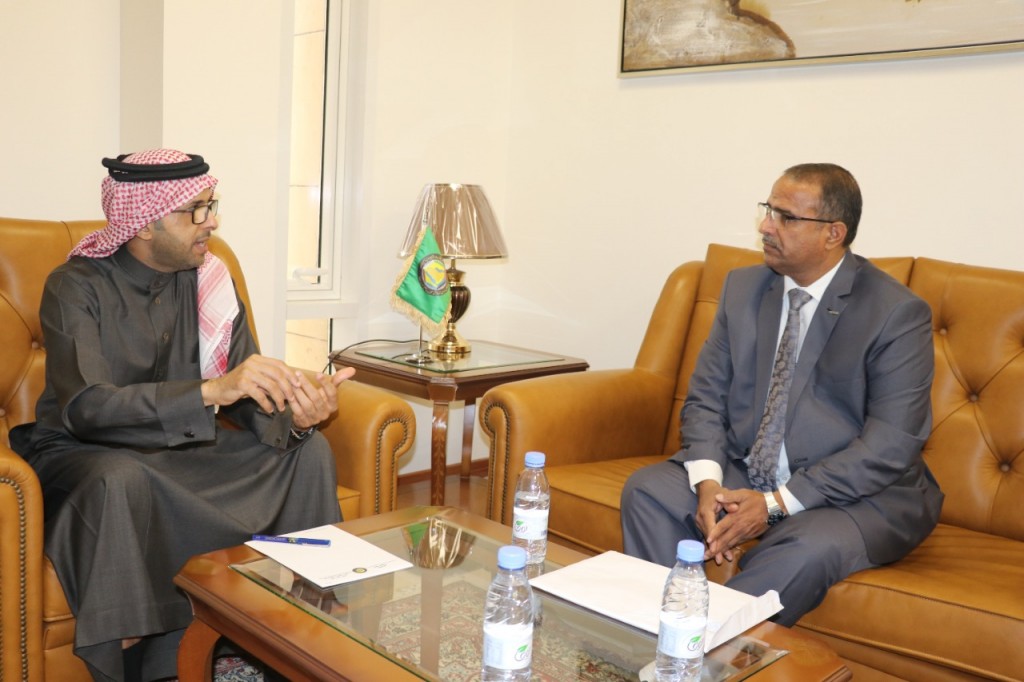 وزير الشؤون الإجتماعية والعمل خلال اللقاء