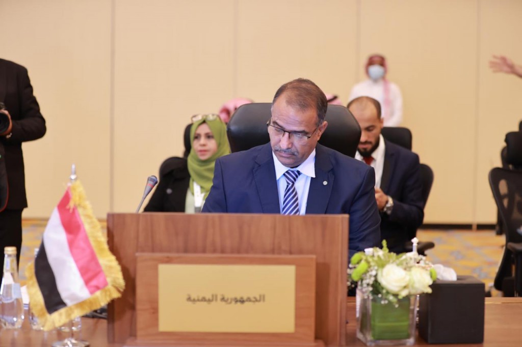 وزير الشؤون الاجتماعية والعمل