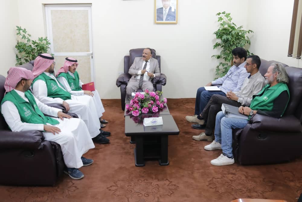 وزير النقل د. عبدالسلام حُميد خلال لقائه مدير البرنامج السعودي لتنمية وإعمار اليمن المهندس أحمد المدخلي