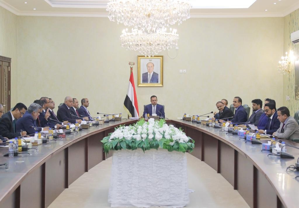 رئيس مجلس الوزراء خلال الاجتماع