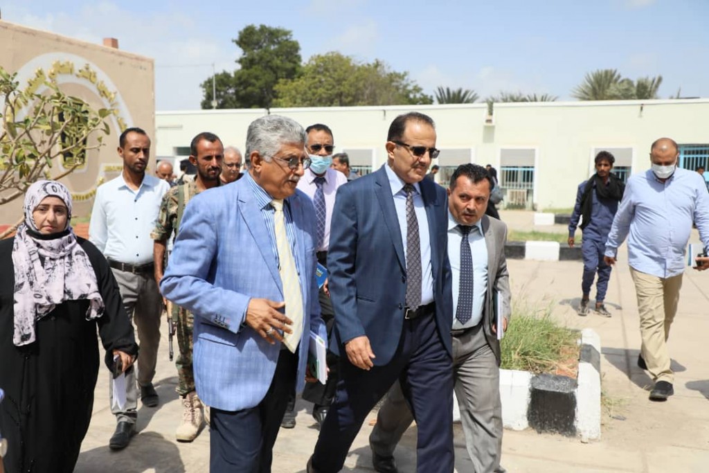 وزير الصحة خلال الزيارة