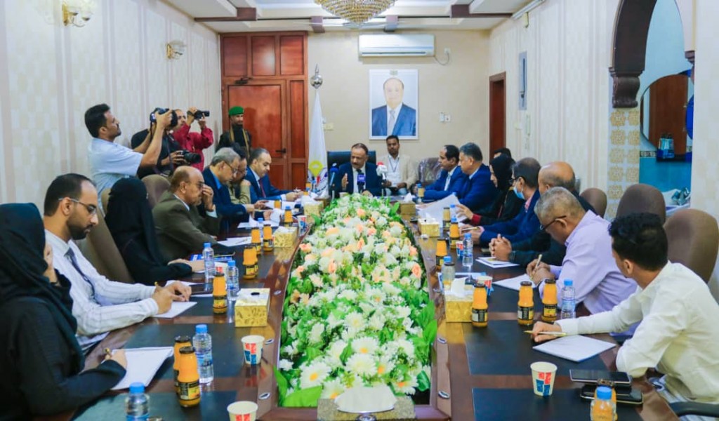 وزير النقل خلال الاجتماع