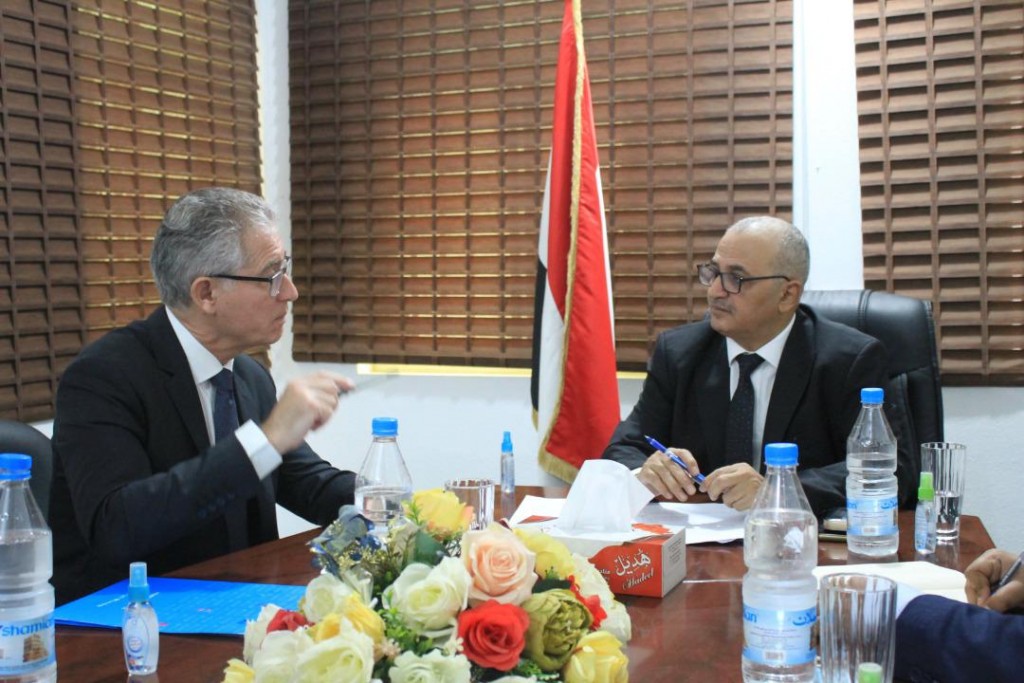 وزير المياه والبيئة خلال اللقاء