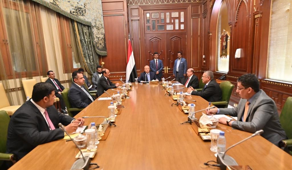 رئيس الجمهورية خلال الاجتماع