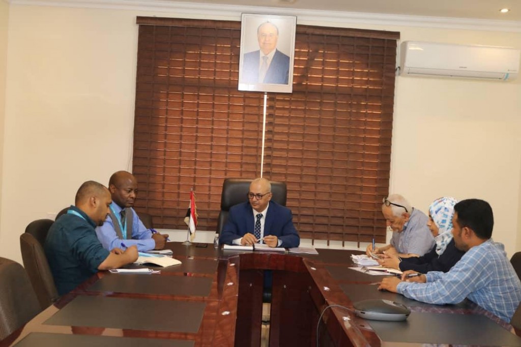 وزير المياه والبيئة خلال اللقاء