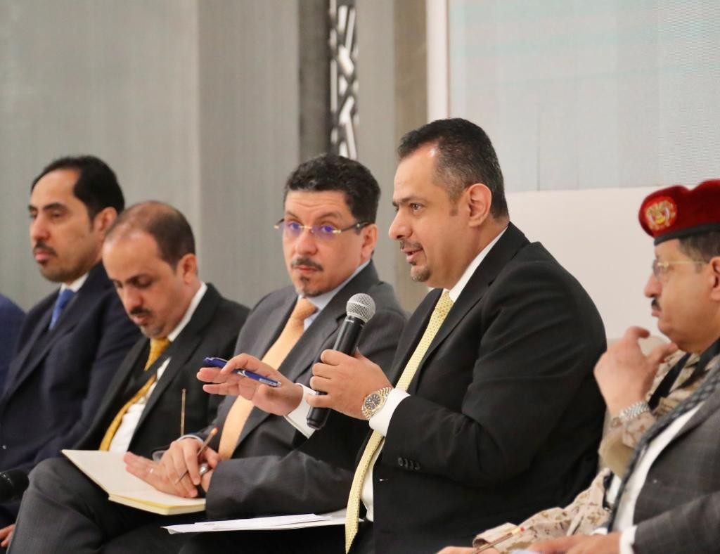 رئيس الوزراء خلال جلسة النقاش