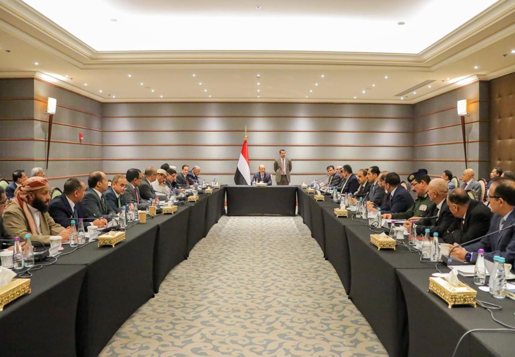 فخامة الرئيس العليمي خلال الاجتماع