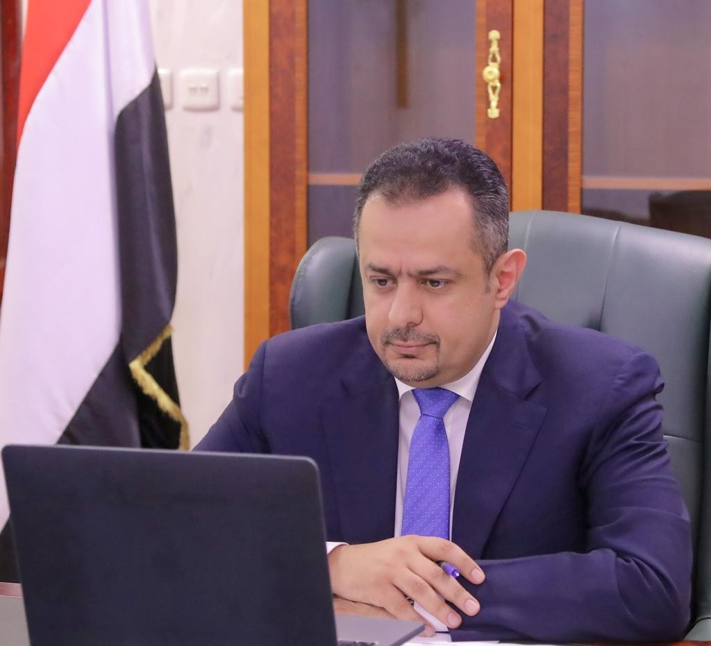 دولة رئيس الوزراء د. معين عبدالملك خلال الكلمة التي ألقاها عبر تقنية الاتصال المرئي