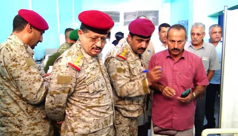 وزير الدفاع خلال الزيارة التفقدية