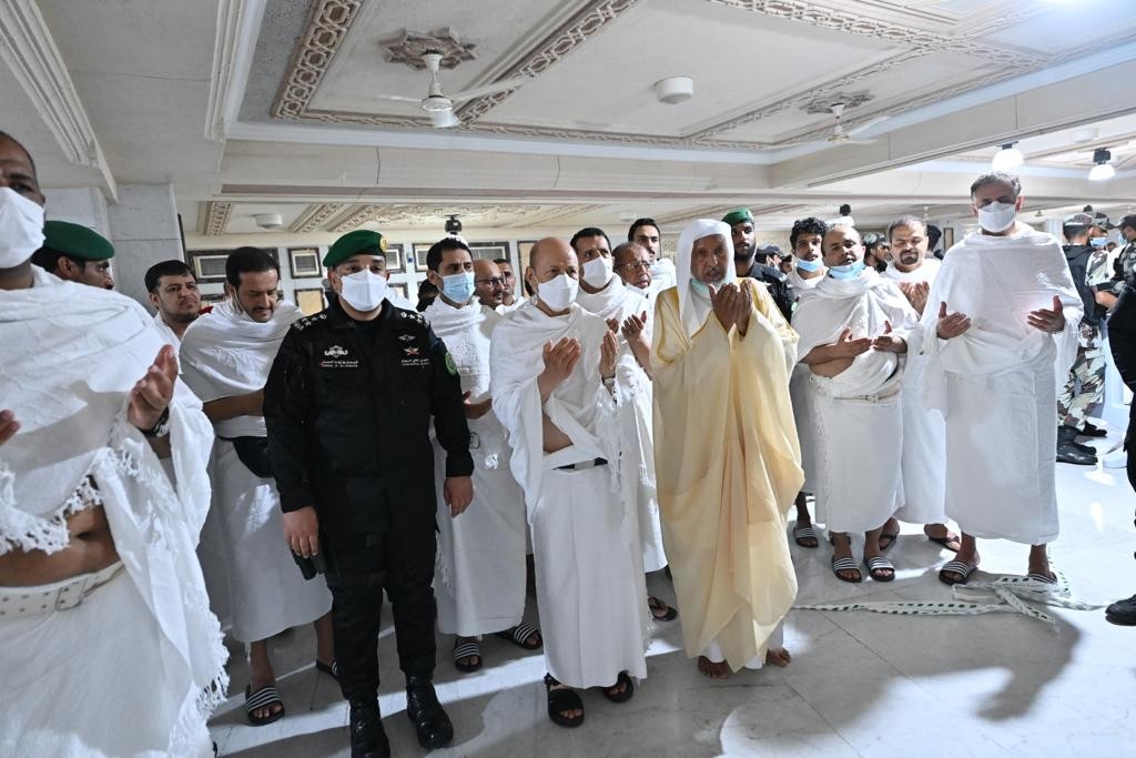 خلال تأدية مناسك العمرة