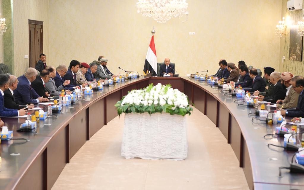 رئيس مجلس القيادة الرئاسي خلال الاجتماع