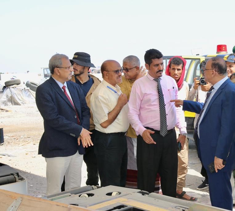 وزير النقل خلال الزيارة