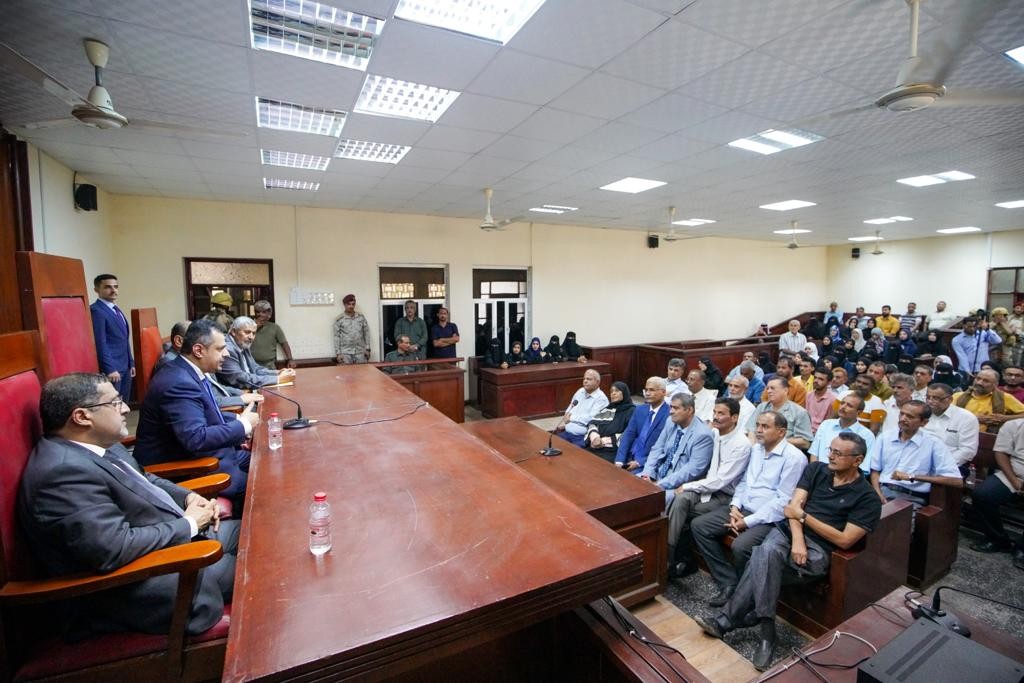 رئيس الوزراء خلال الزيارة