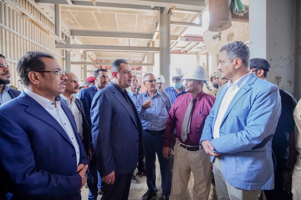 رئيس الوزراء خلال الزيارة التفقدية