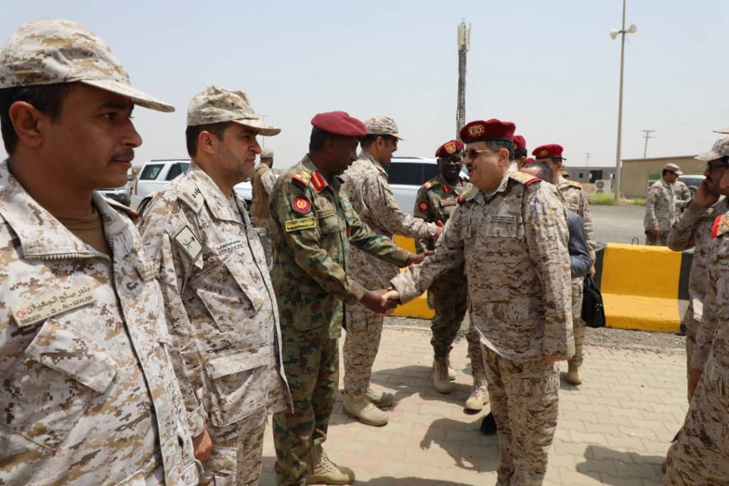 وزير الدفاع خلال الزيارة التفقدية