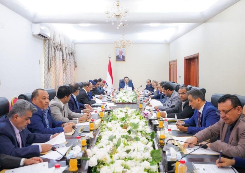 رئيس الوزراء خلال الاجتماع