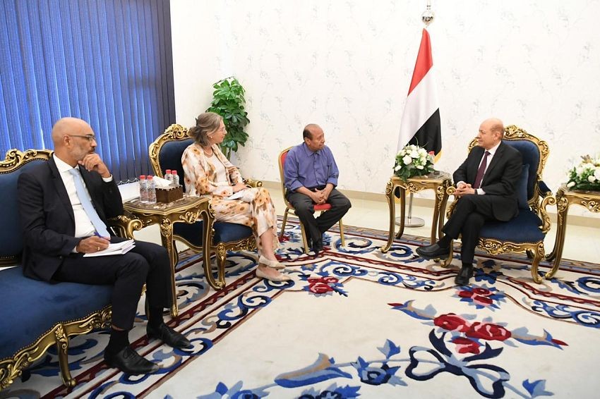 رئيس مجلس القيادة الرئاسي خلال اللقاء