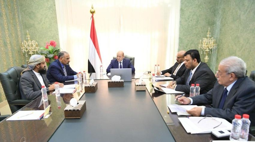 رئيس مجلس القيادة الرئاسي خلال الاجتماع
