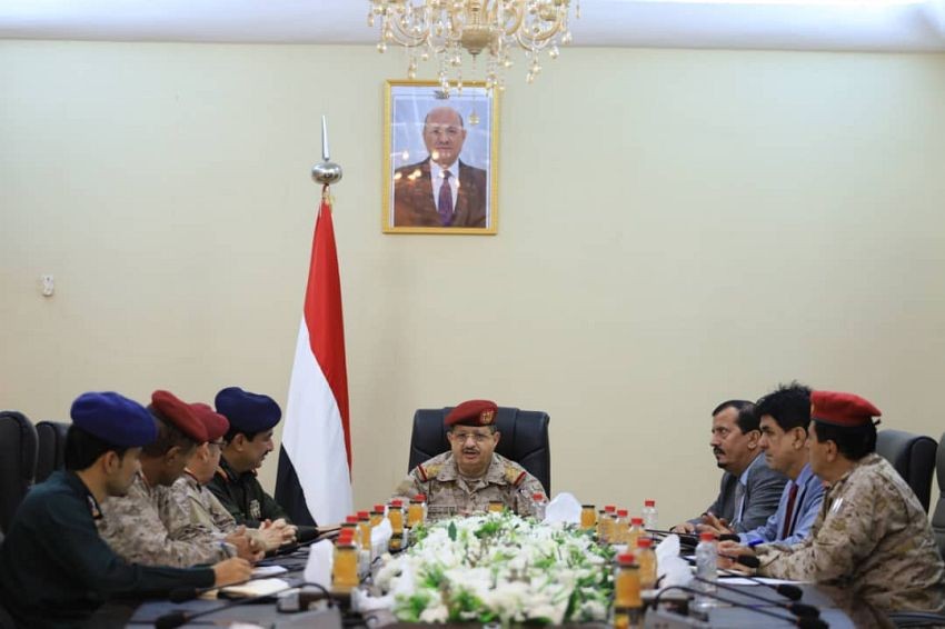 وزير الدفاع خلال الاجتماع