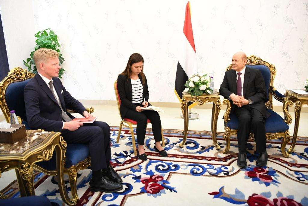 رئيس مجلس القيادة الرئاسي خلال اللقاء