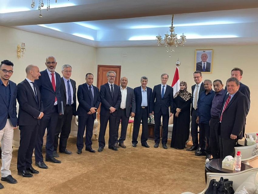 وزير الصناعة والتجارة خلال اللقاء