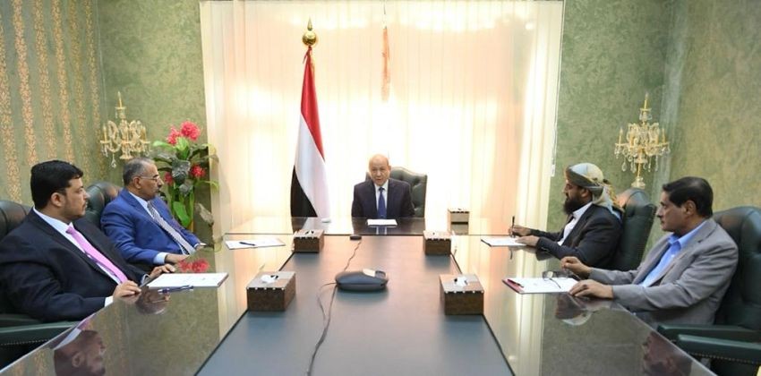 رئيس مجلس القيادة الرئاسي خلال الاجتماع