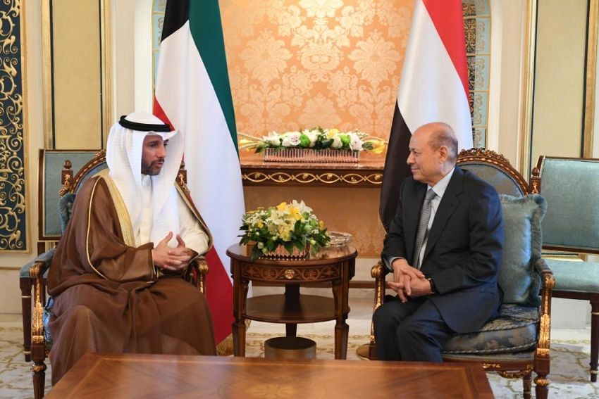 رئيس مجلس القيادة الرئاسي مع رئيس مجلس الأمة الكويتي