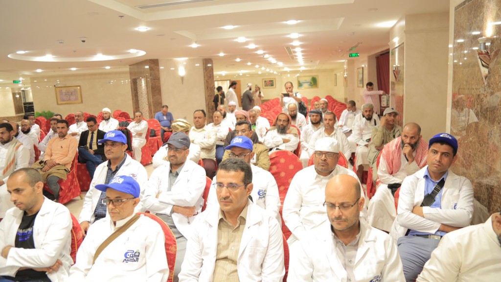 وزير الأوقاف يحث الأطقم الطبية على بذل الجهود لخدمة حجاج بلادنا