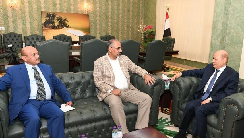 رئيس مجلس القيادة الرئاسي خلال الاجتماع