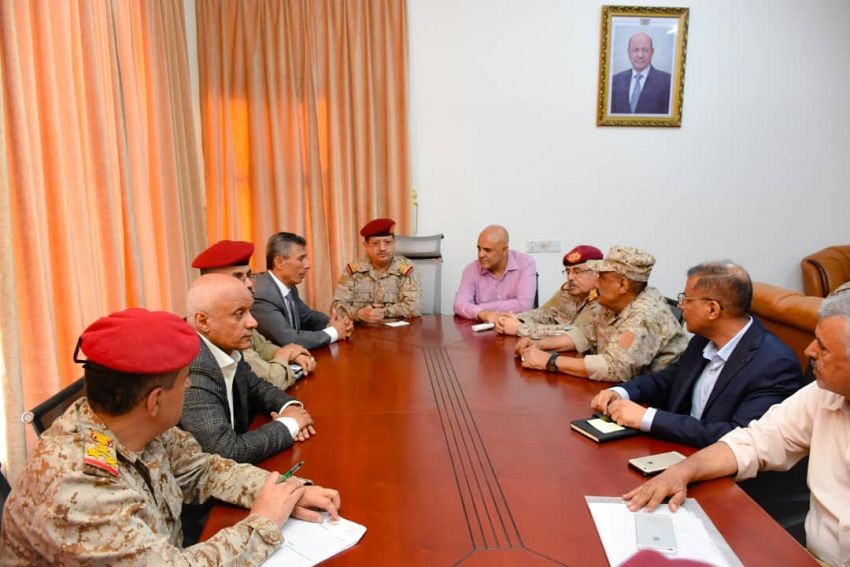 وزير الدفاع خلال اللقاء