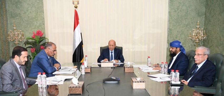 رئيس مجلس القيادة خلال الاجتماع