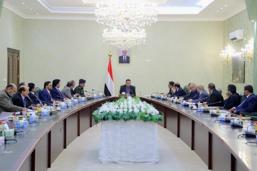 رئيس مجلس الوزراء خلال الاجتماع